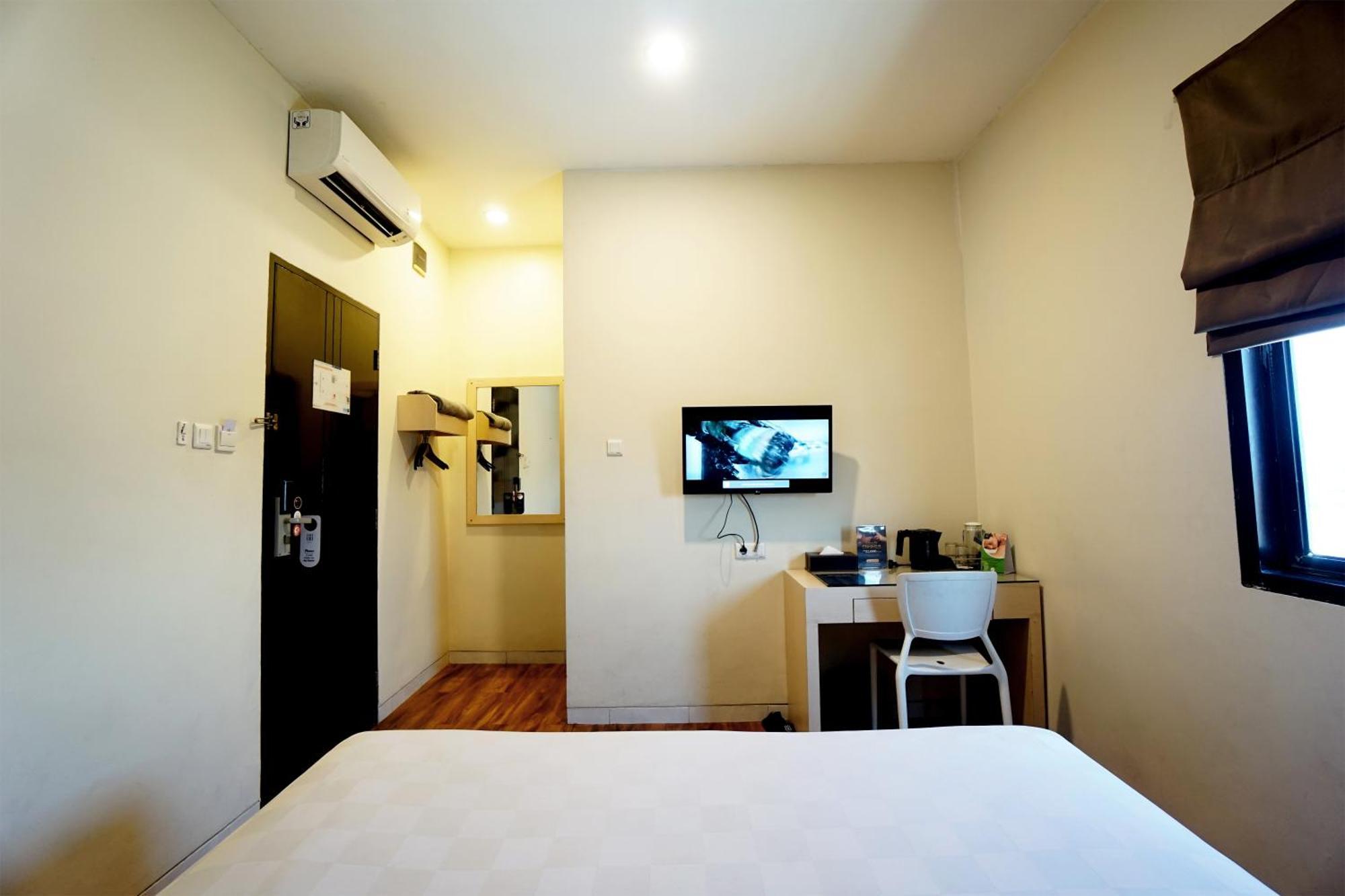 Hotel 88 Mangga Besar Raya 120 Jakarta By Wh Exterior foto